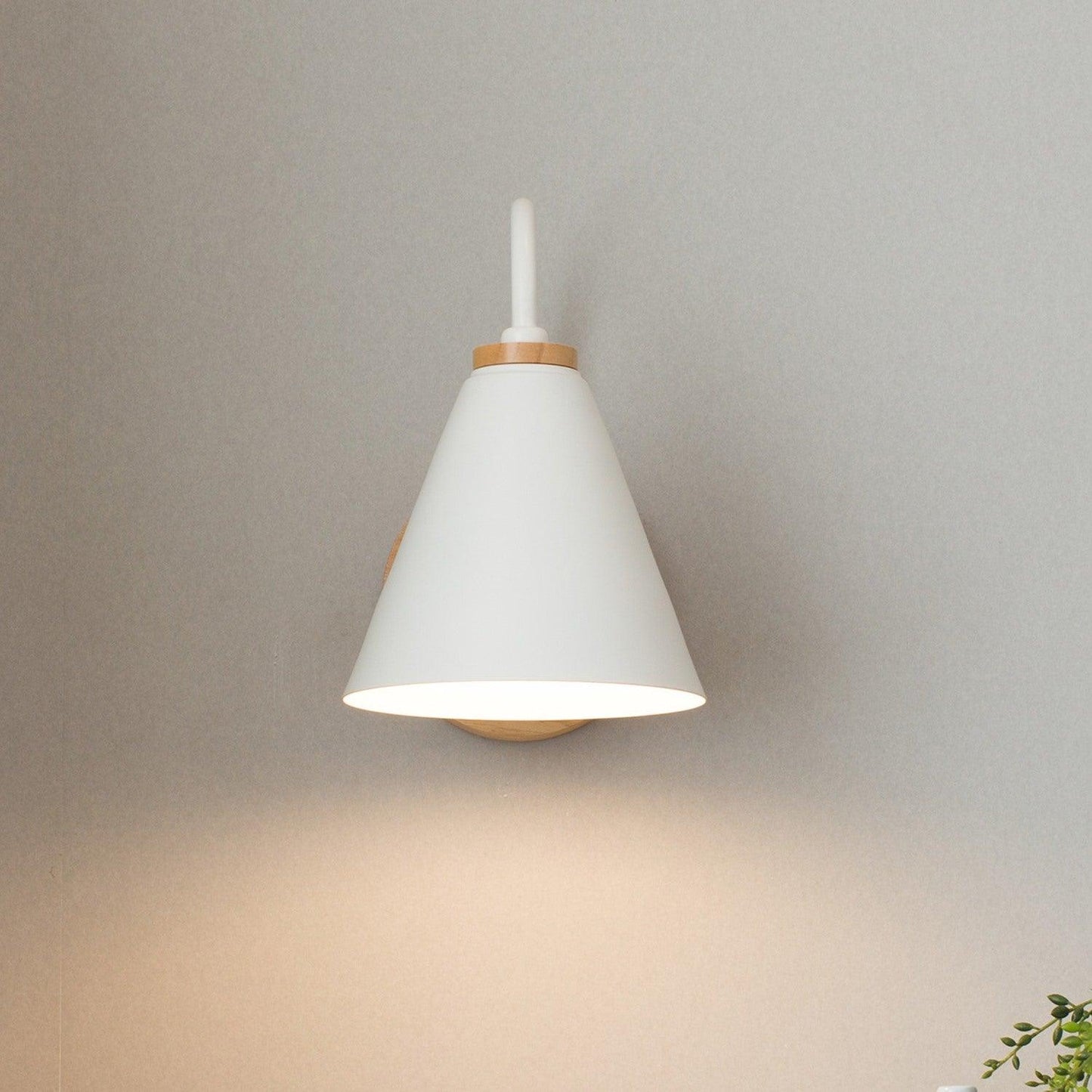 Kona Nordic Wall Lamp - Adjustable Brightness & Energy-Efficient LED