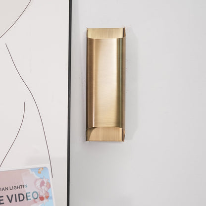 Leclerc Brass Wall Lamp - Elegant Design, Adjustable Light Direction