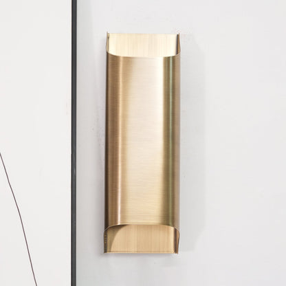 Leclerc Brass Wall Lamp - Elegant Design, Adjustable Light Direction