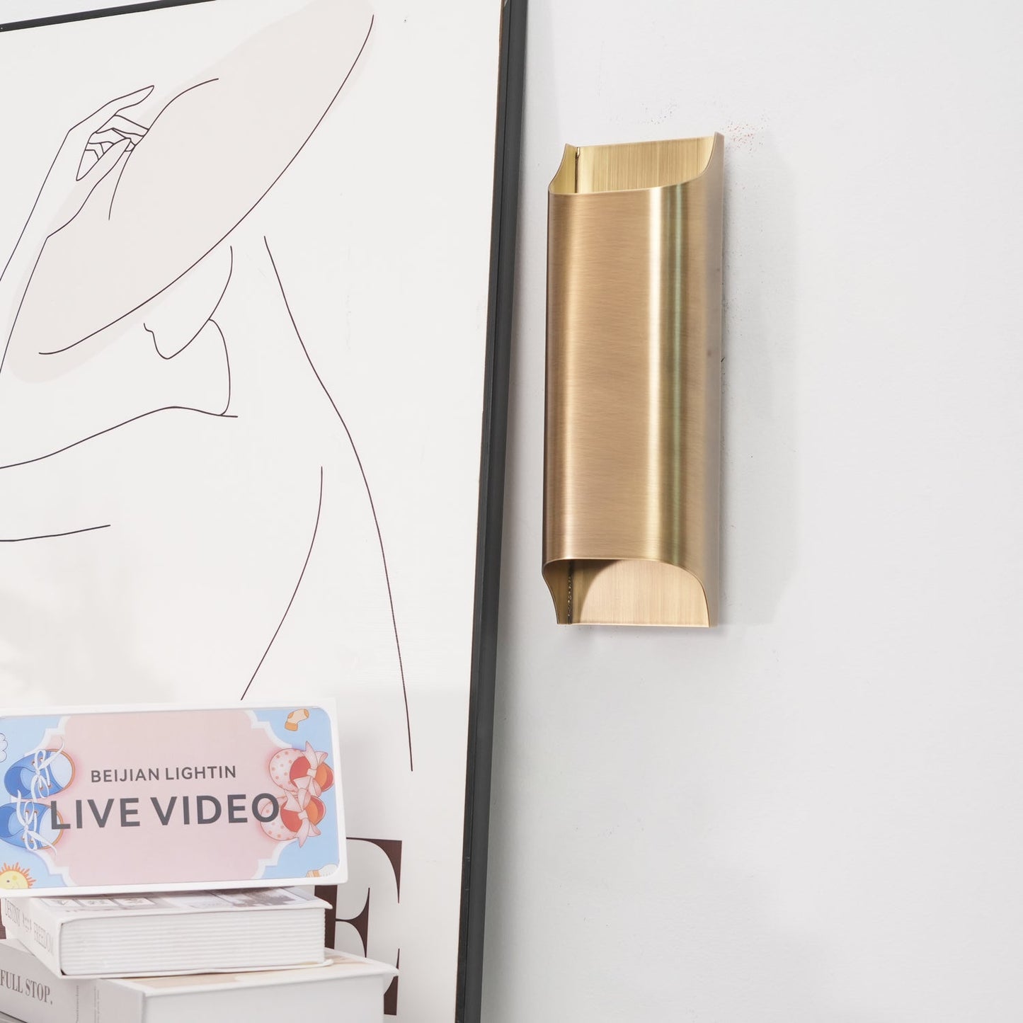 Leclerc Brass Wall Lamp - Elegant Design, Adjustable Light Direction