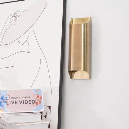 Leclerc Brass Wall Lamp - Elegant Design, Adjustable Light Direction