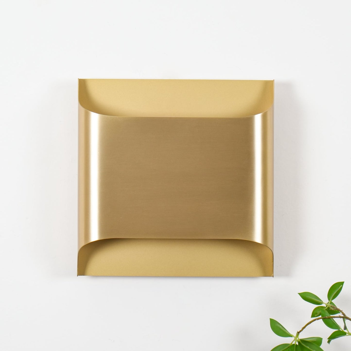 Leclerc Brass Wall Lamp - Elegant Design, Adjustable Light Direction