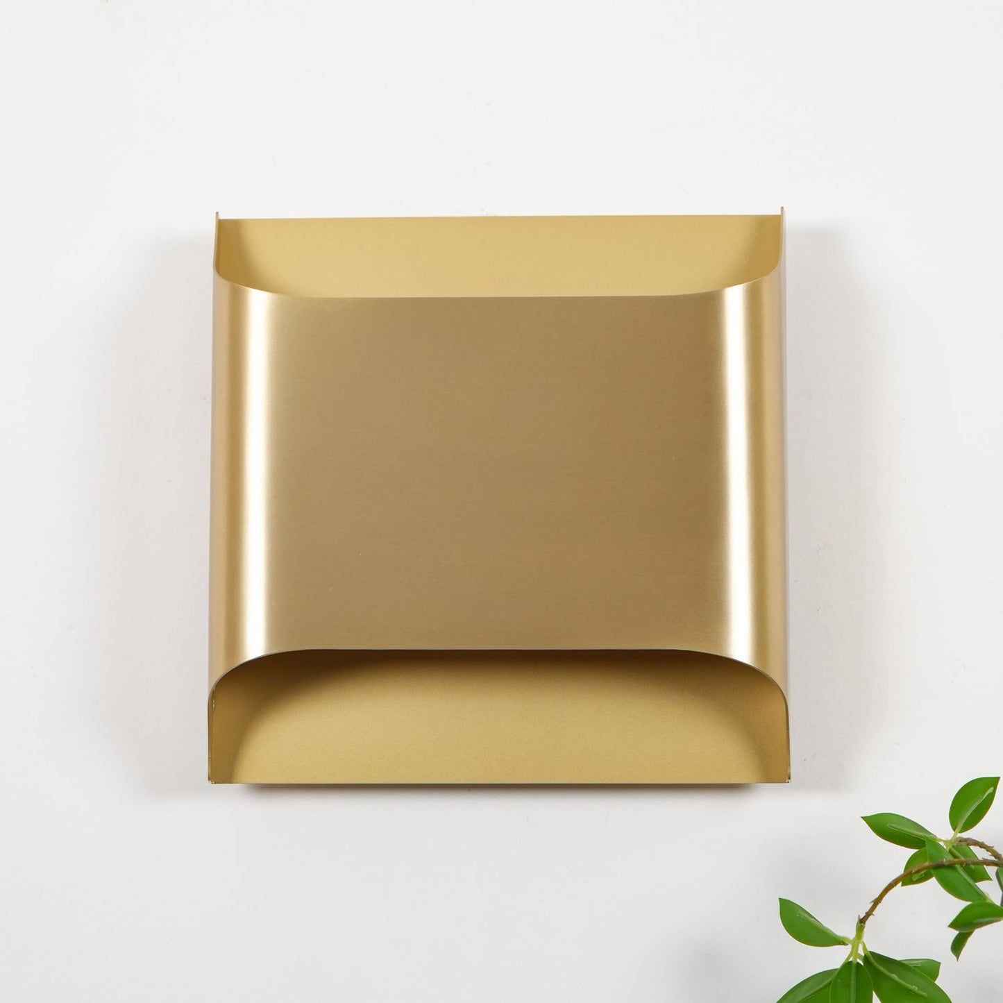 Leclerc Brass Wall Lamp - Elegant Design, Adjustable Light Direction