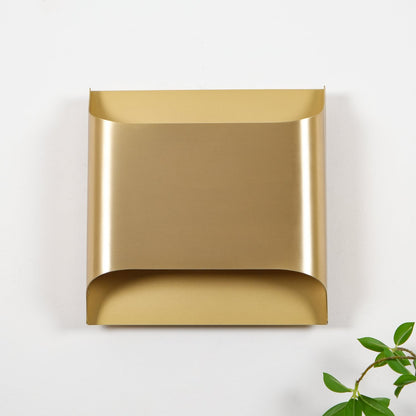 Leclerc Brass Wall Lamp - Elegant Design, Adjustable Light Direction