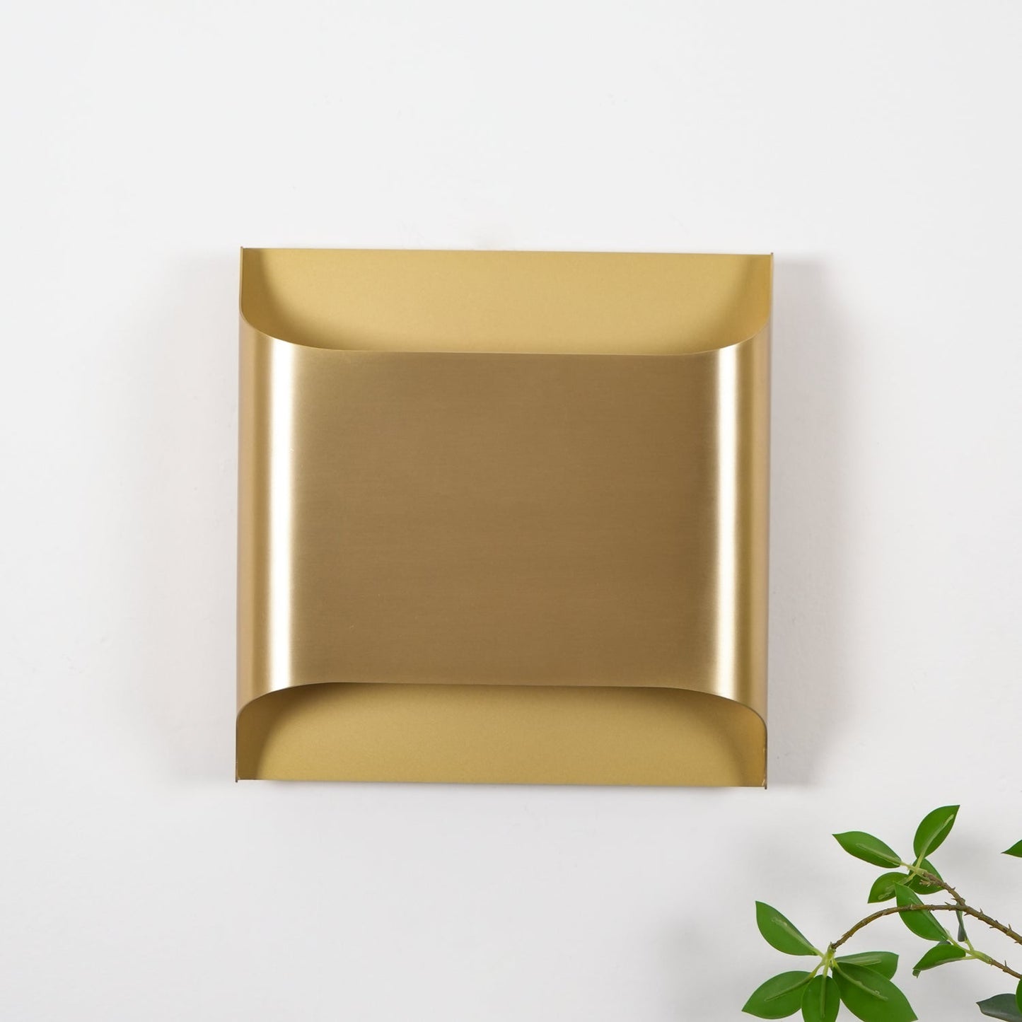 Leclerc Brass Wall Lamp - Elegant Design, Adjustable Light Direction