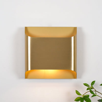 Leclerc Brass Wall Lamp - Elegant Design, Adjustable Light Direction
