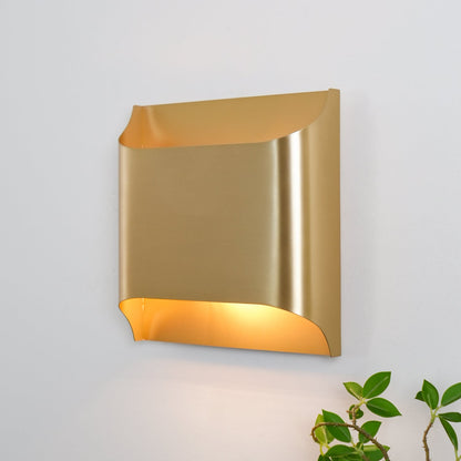 Leclerc Brass Wall Lamp - Elegant Design, Adjustable Light Direction