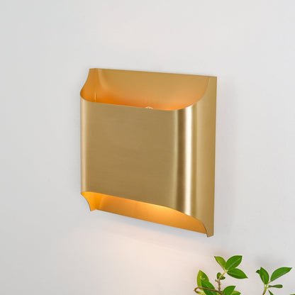 Leclerc Brass Wall Lamp - Elegant Design, Adjustable Light Direction