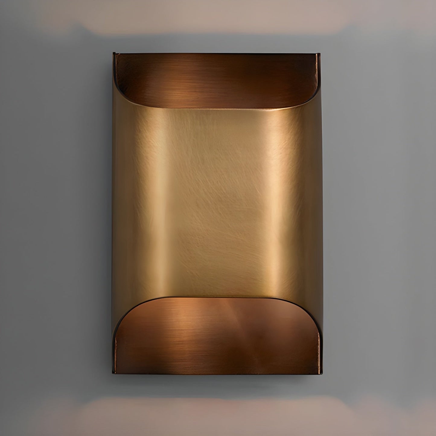 Leclerc Brass Wall Lamp - Elegant Design, Adjustable Light Direction