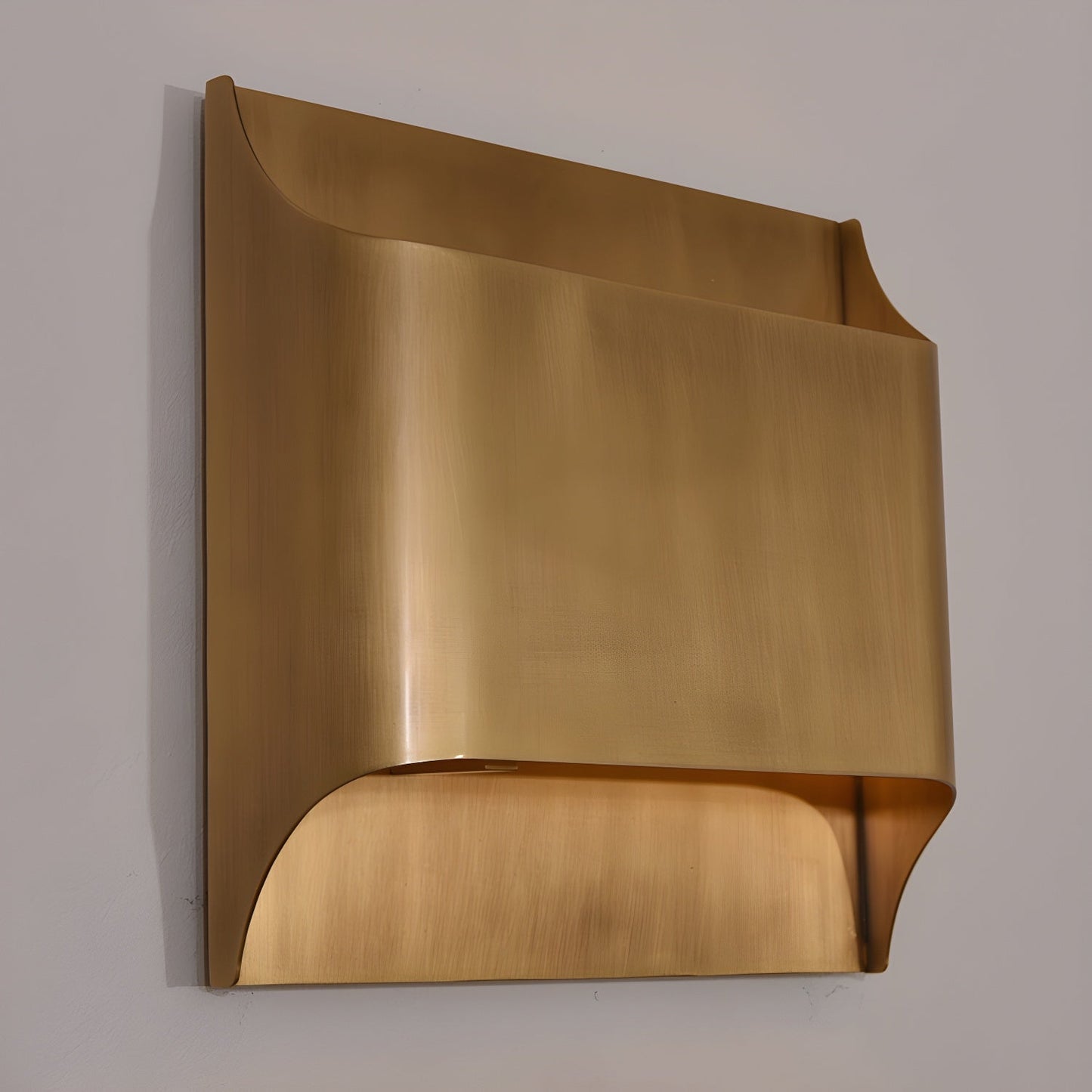 Leclerc Brass Wall Lamp - Elegant Design, Adjustable Light Direction