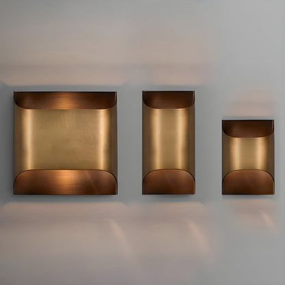 Leclerc Brass Wall Lamp - Elegant Design, Adjustable Light Direction