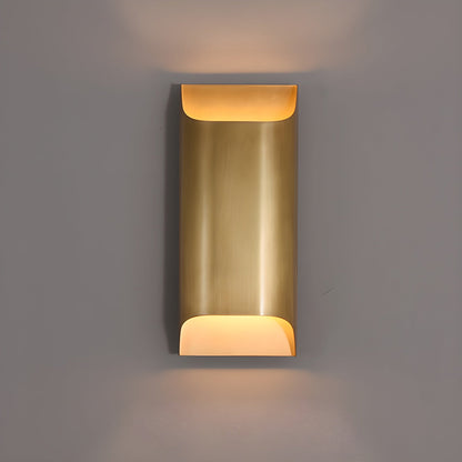 Leclerc Brass Wall Lamp - Elegant Design, Adjustable Light Direction