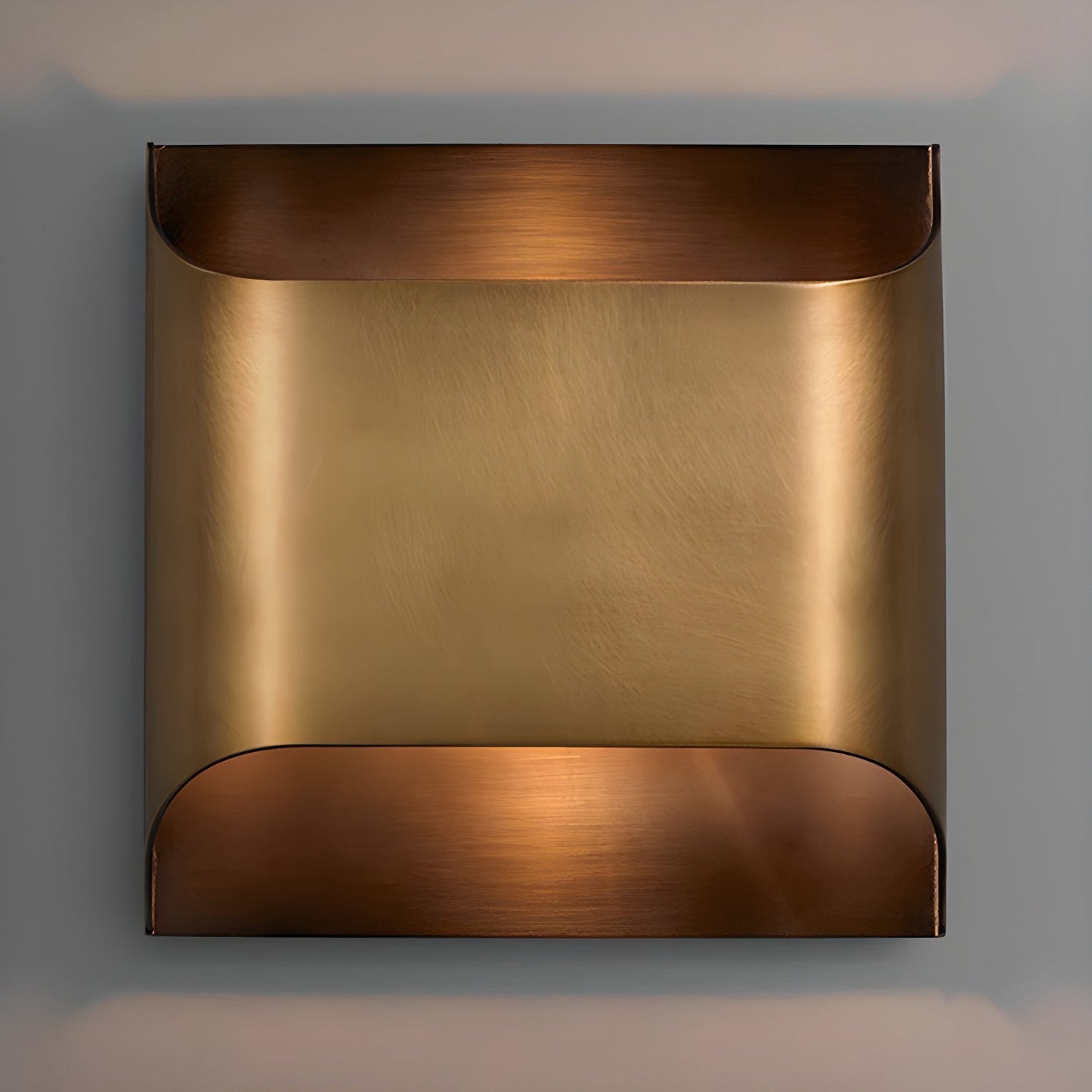 Leclerc Brass Wall Lamp - Elegant Design, Adjustable Light Direction