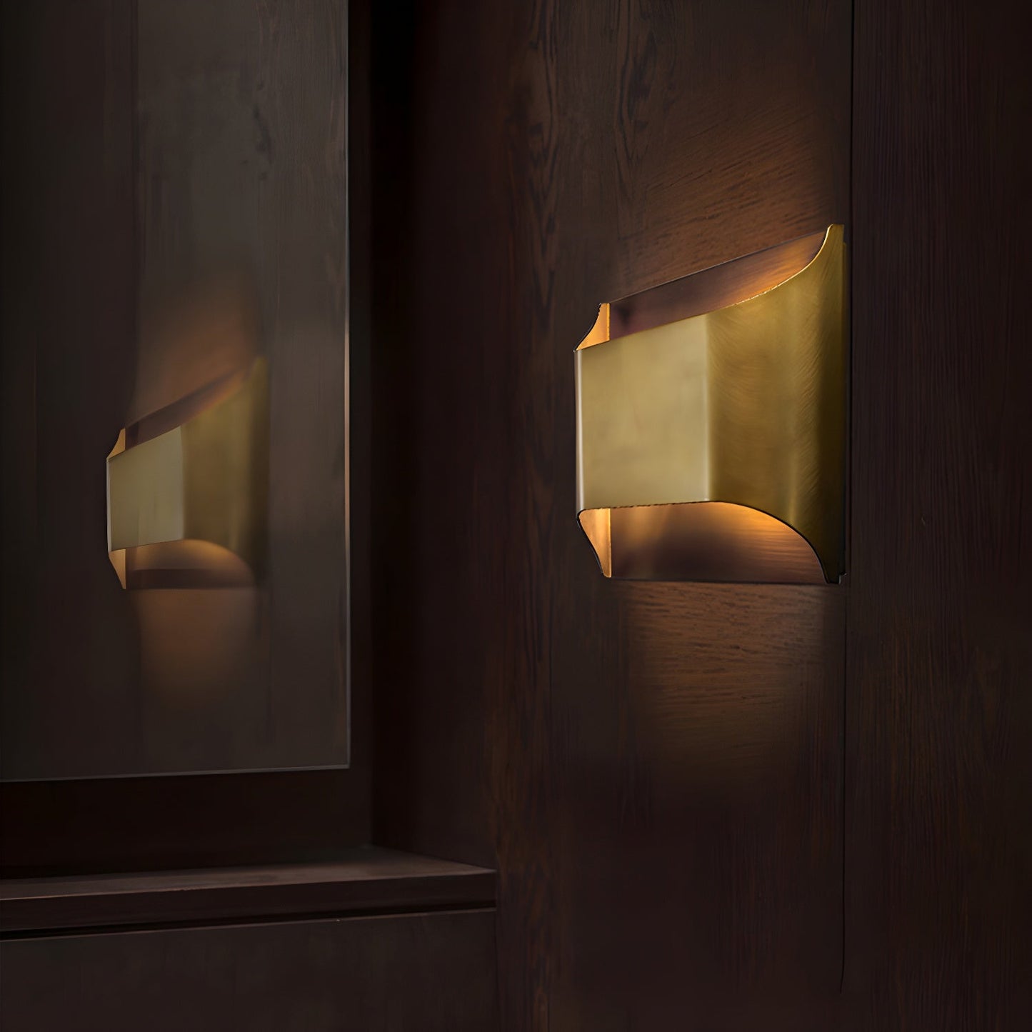 Leclerc Brass Wall Lamp - Elegant Design, Adjustable Light Direction