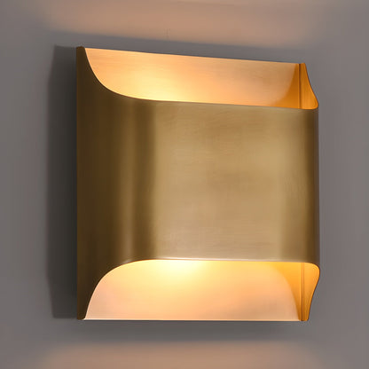Leclerc Brass Wall Lamp - Elegant Design, Adjustable Light Direction