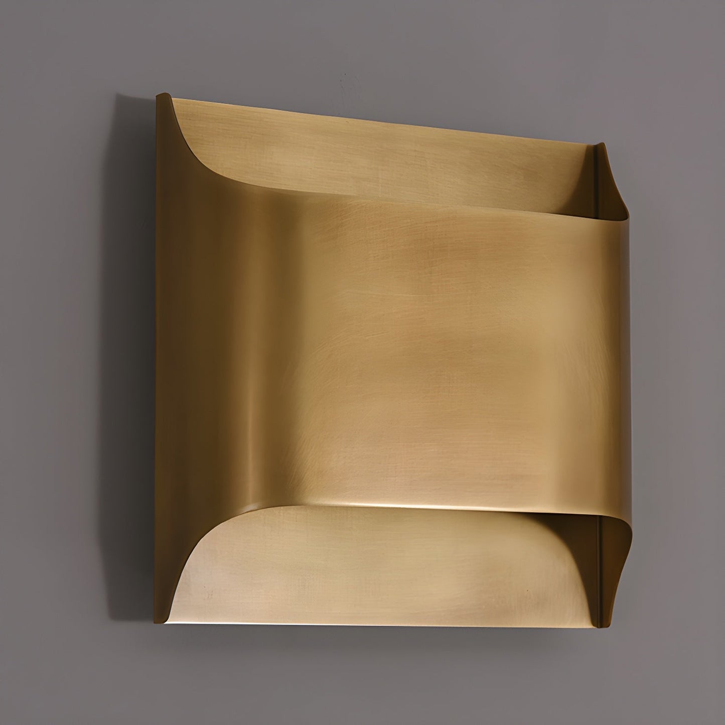 Leclerc Brass Wall Lamp - Elegant Design, Adjustable Light Direction