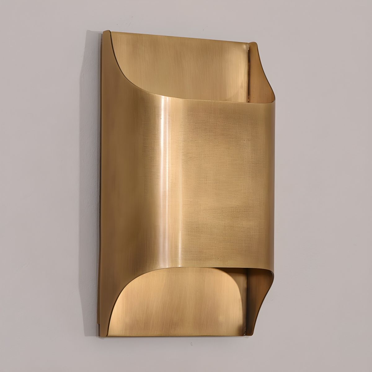 Leclerc Brass Wall Lamp - Elegant Design, Adjustable Light Direction