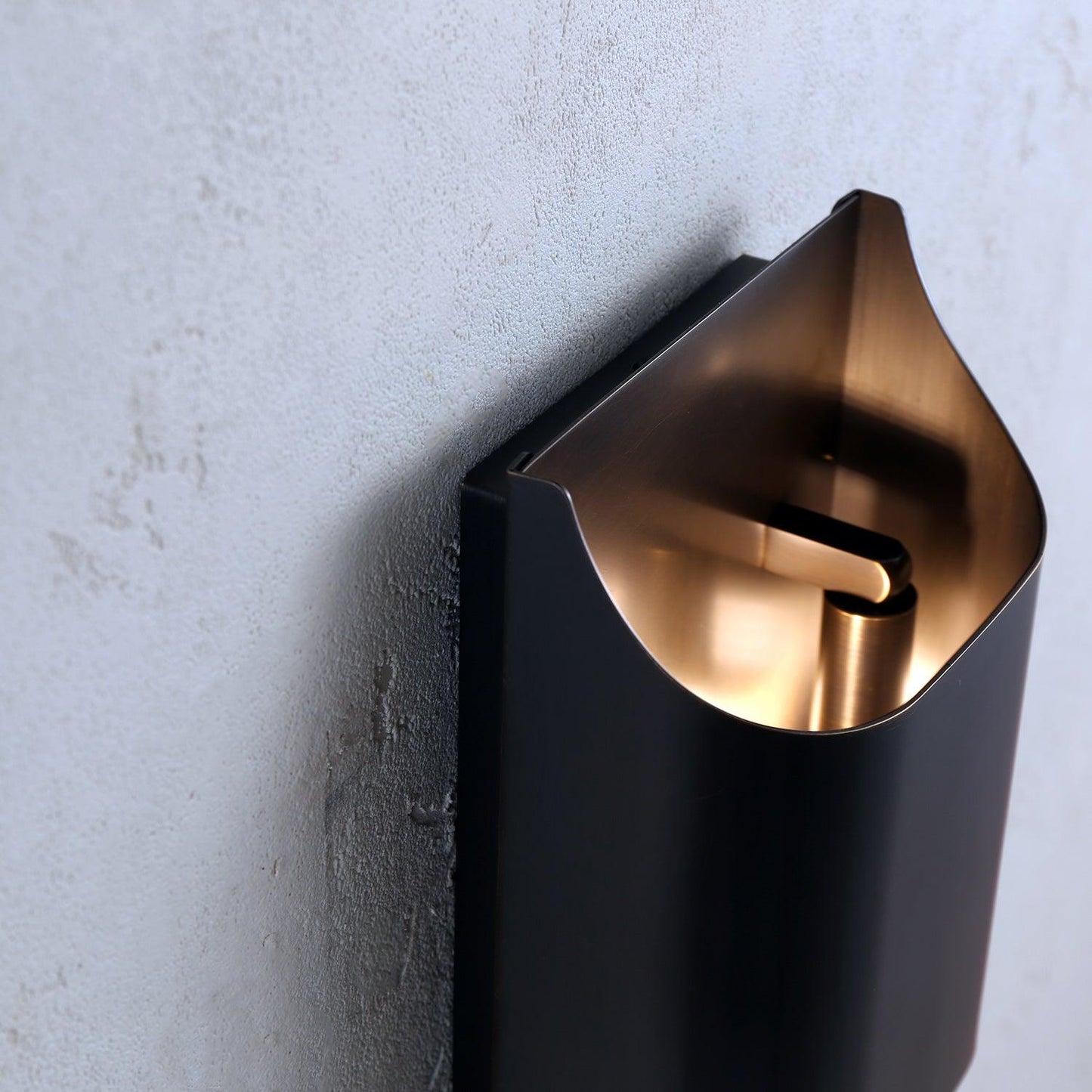 Leclerc Brass Wall Lamp - Elegant Design, Adjustable Light Direction