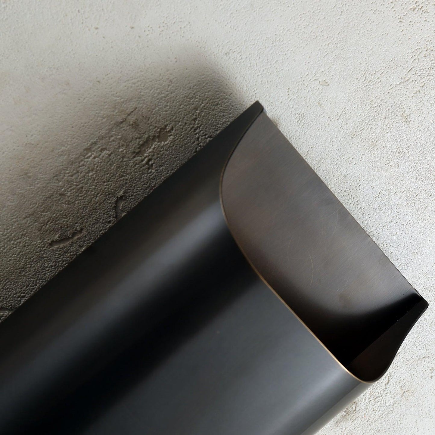 Leclerc Brass Wall Lamp - Elegant Design, Adjustable Light Direction