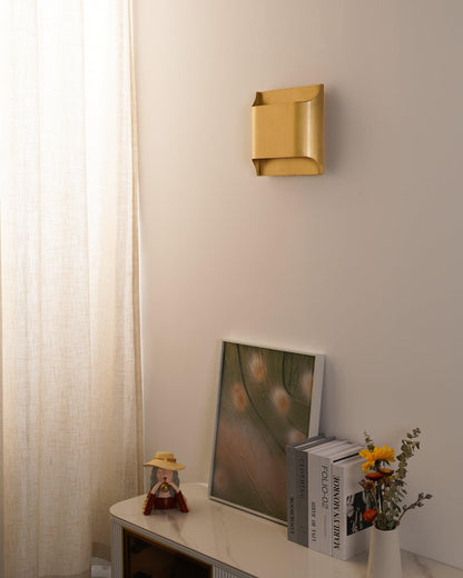 Leclerc Brass Wall Lamp - Elegant Design, Adjustable Light Direction