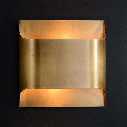 Leclerc Brass Wall Lamp - Elegant Design, Adjustable Light Direction