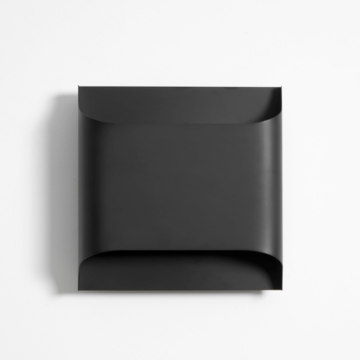Leclerc Brass Wall Lamp - Elegant Design, Adjustable Light Direction