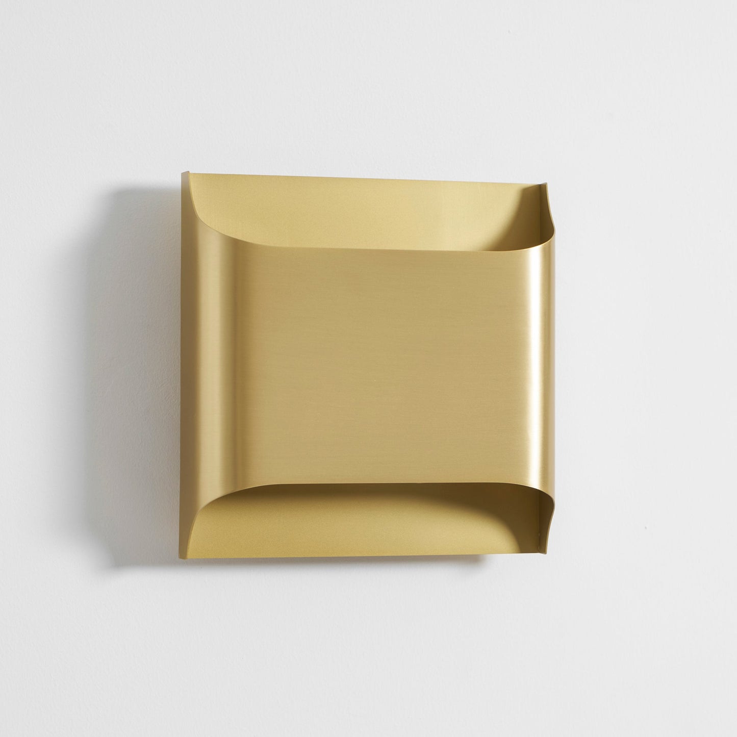 Leclerc Brass Wall Lamp - Elegant Design, Adjustable Light Direction