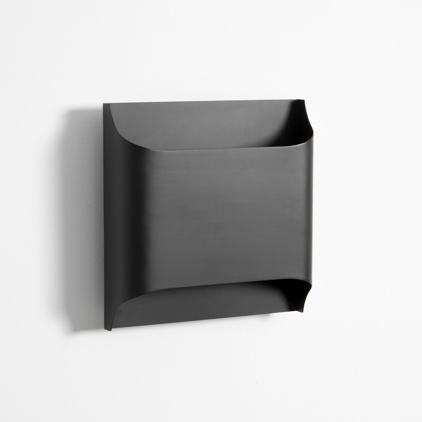Leclerc Brass Wall Lamp - Elegant Design, Adjustable Light Direction