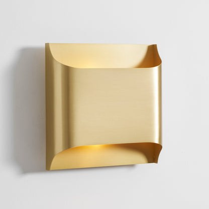 Leclerc Brass Wall Lamp - Elegant Design, Adjustable Light Direction