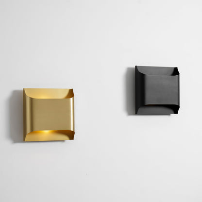 Leclerc Brass Wall Lamp - Elegant Design, Adjustable Light Direction