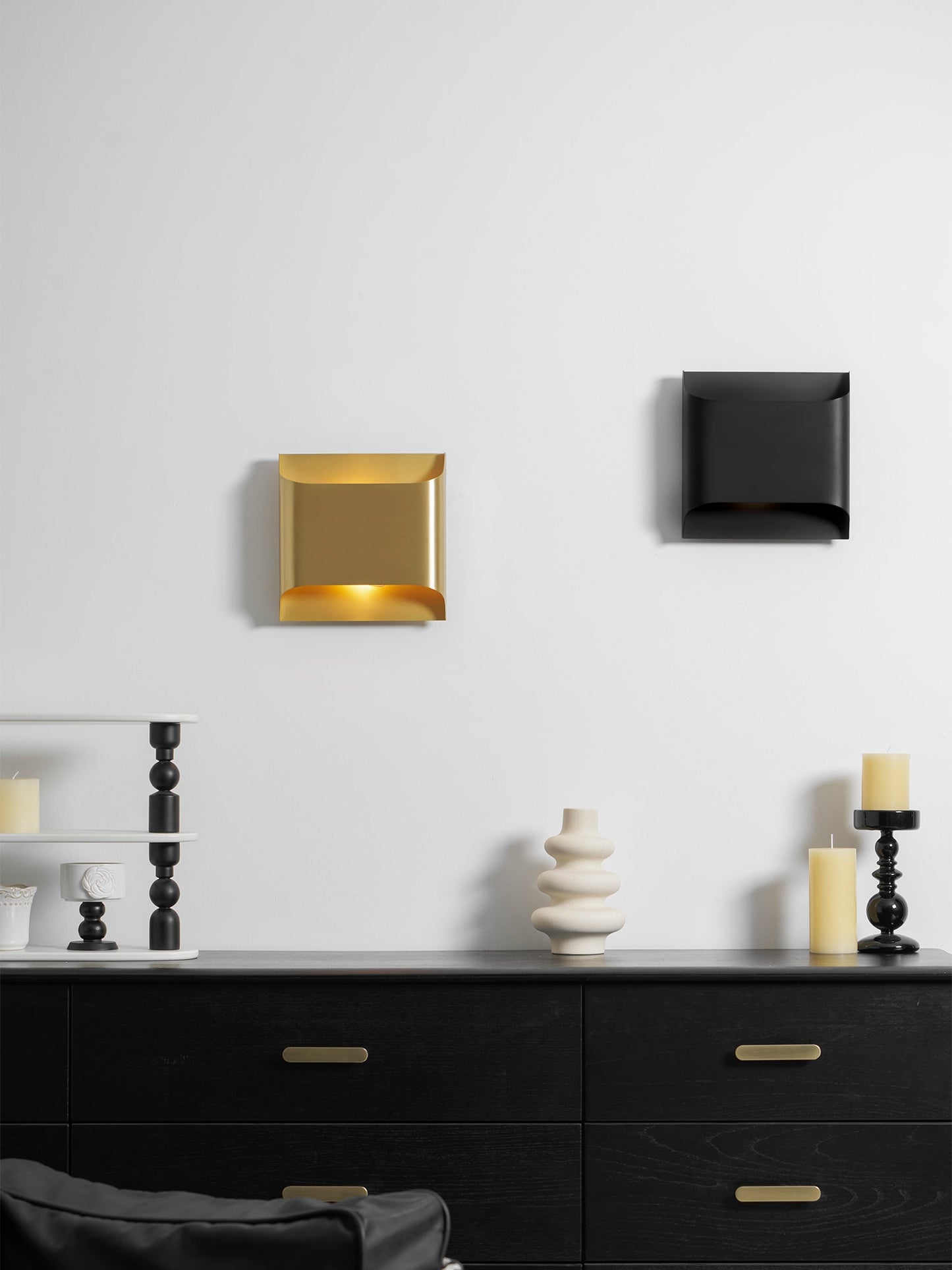 Leclerc Brass Wall Lamp - Elegant Design, Adjustable Light Direction