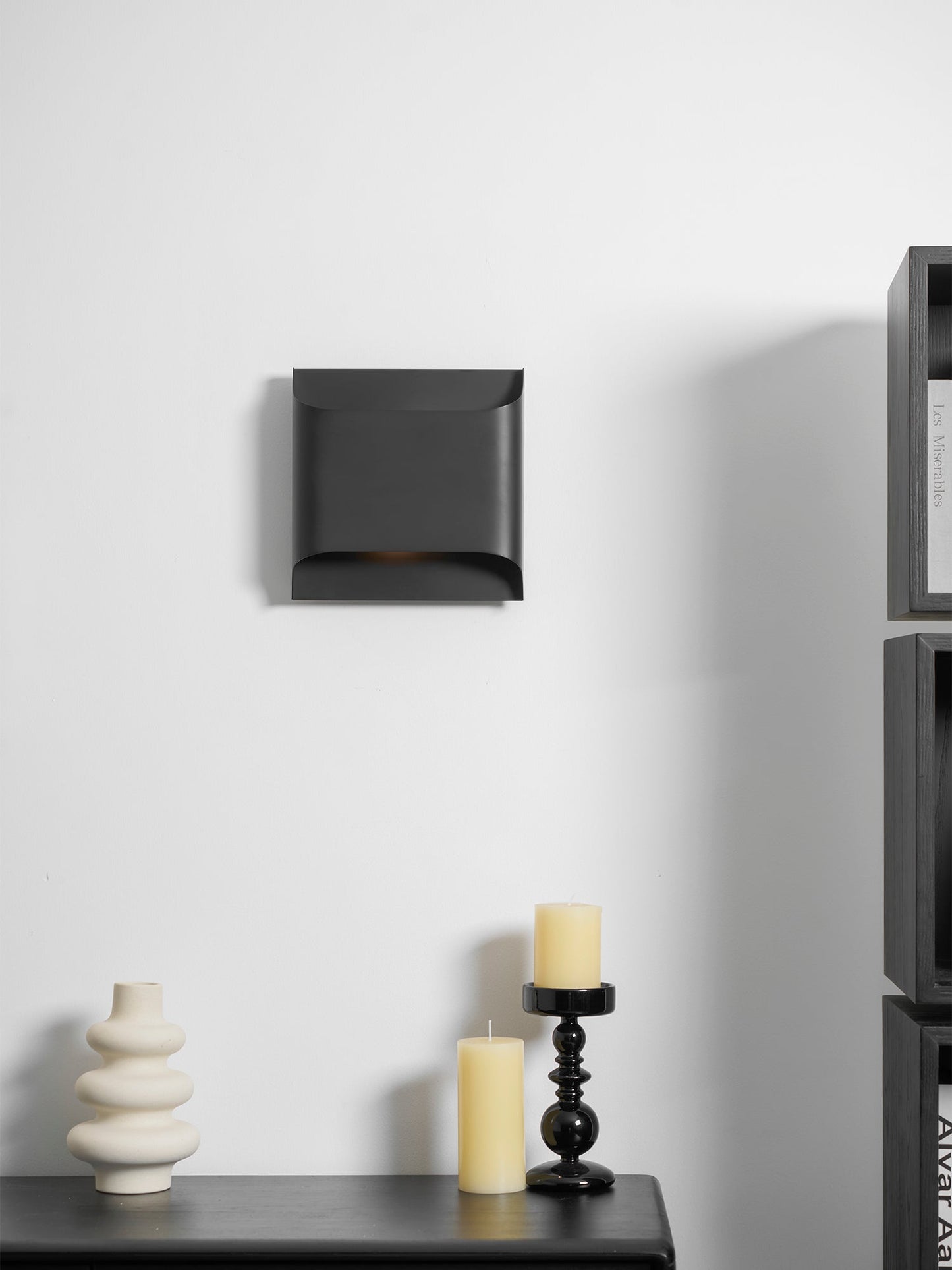 Leclerc Brass Wall Lamp - Elegant Design, Adjustable Light Direction