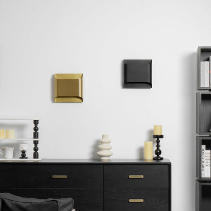 Leclerc Brass Wall Lamp - Elegant Design, Adjustable Light Direction