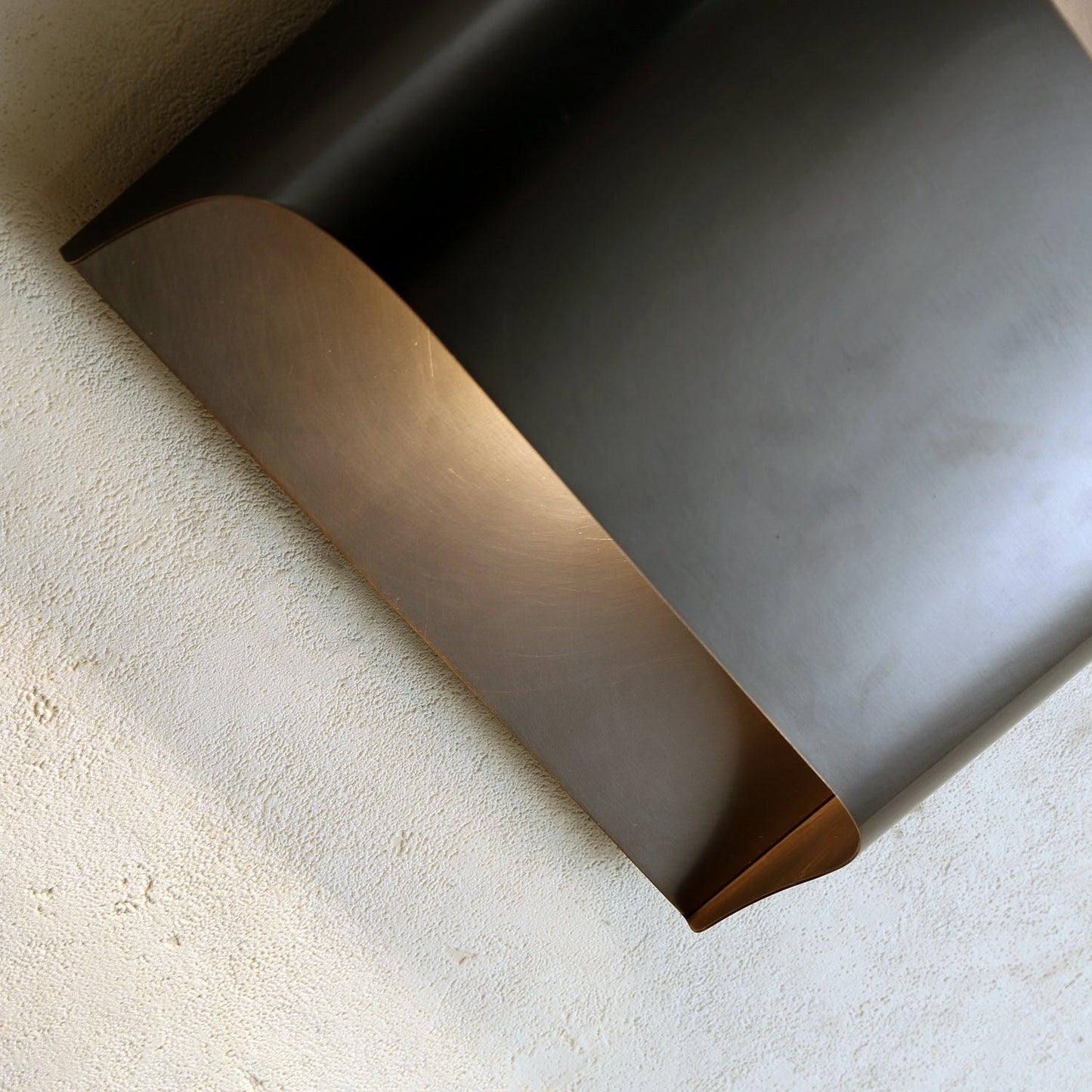 Leclerc Brass Wall Lamp - Elegant Design, Adjustable Light Direction