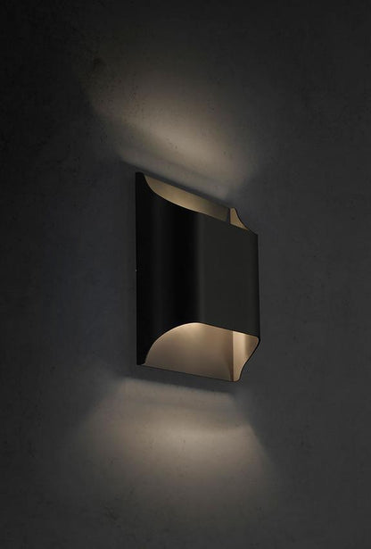 Leclerc Brass Wall Lamp - Elegant Design, Adjustable Light Direction