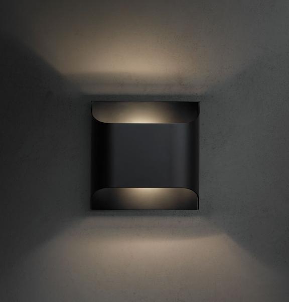 Leclerc Brass Wall Lamp - Elegant Design, Adjustable Light Direction