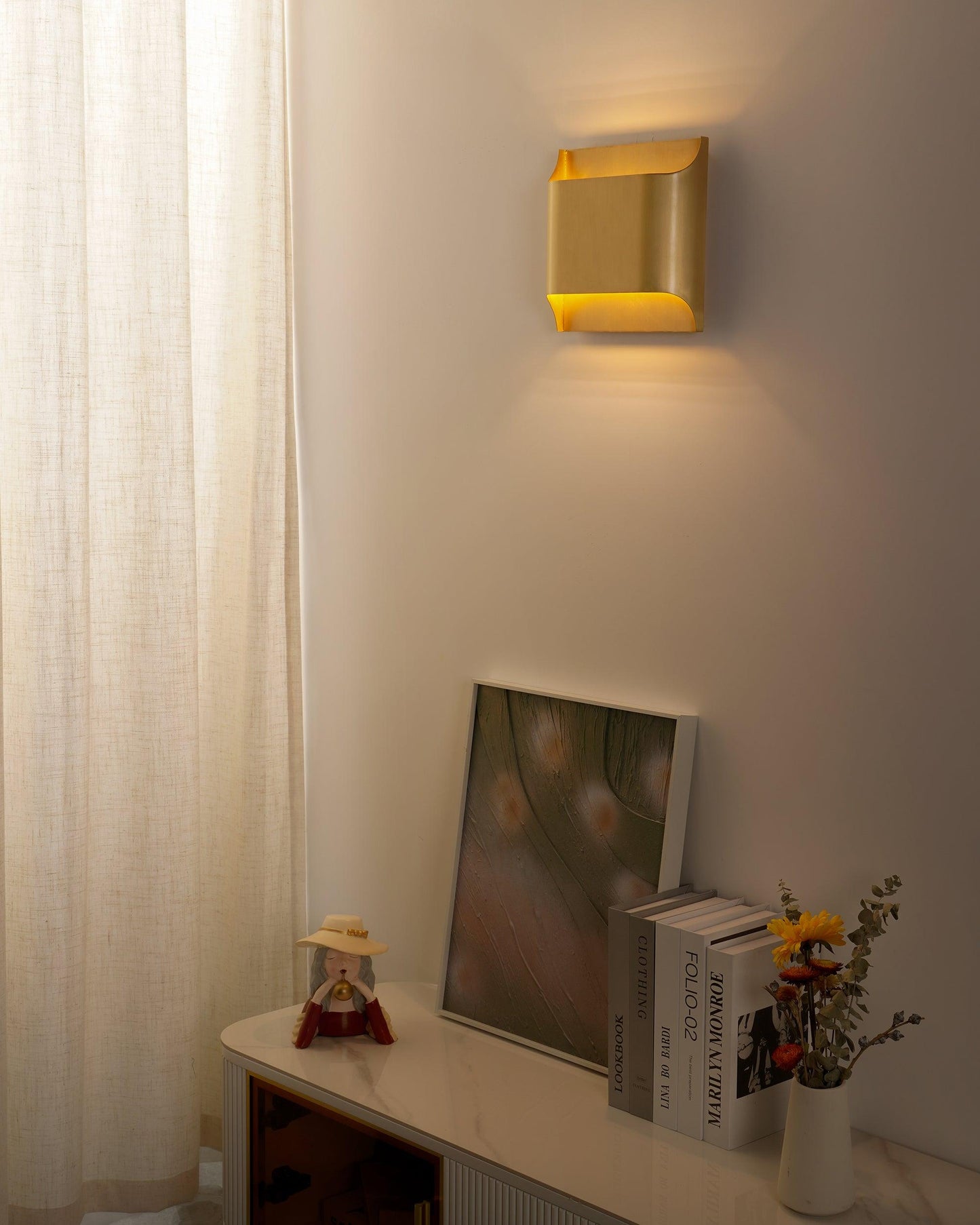 Leclerc Brass Wall Lamp - Elegant Design, Adjustable Light Direction