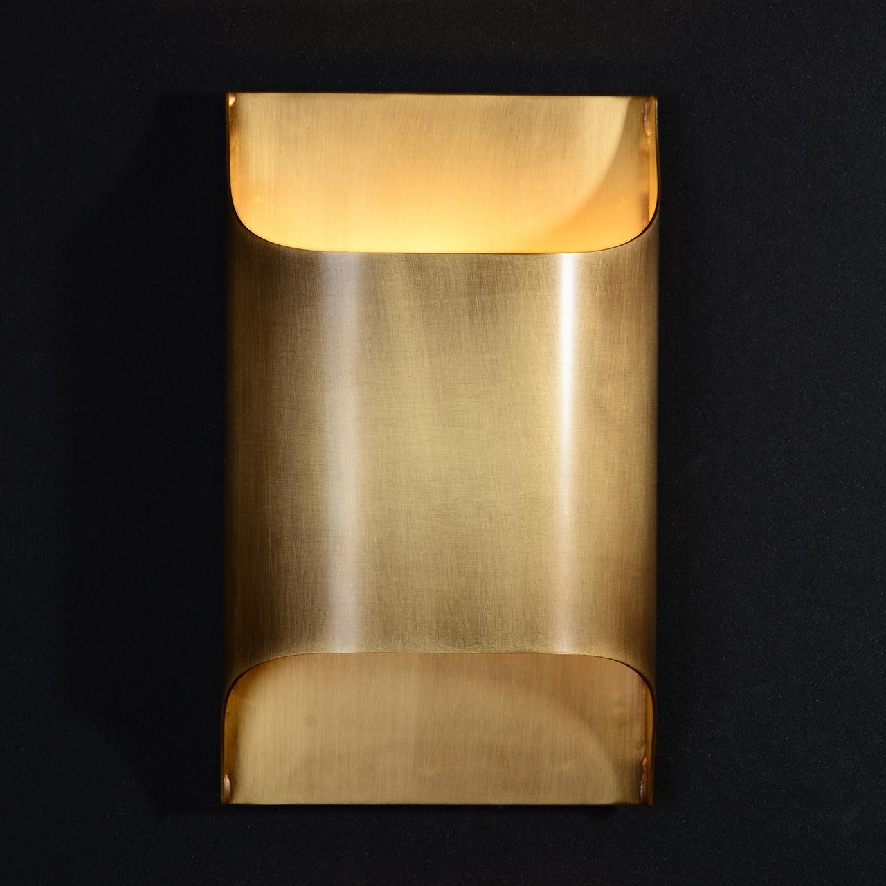 Leclerc Brass Wall Lamp - Elegant Design, Adjustable Light Direction