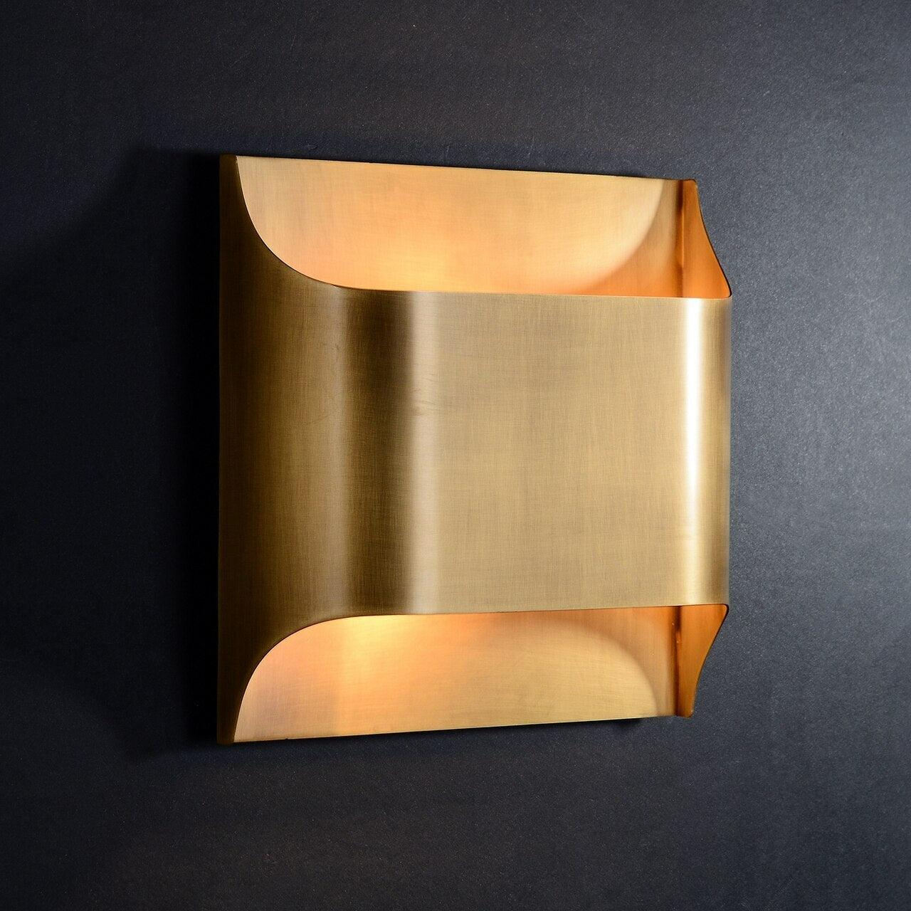 Leclerc Brass Wall Lamp - Elegant Design, Adjustable Light Direction