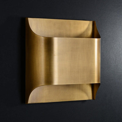 Leclerc Brass Wall Lamp - Elegant Design, Adjustable Light Direction