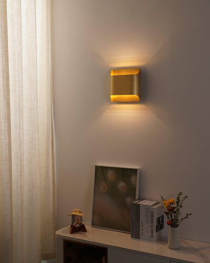 Leclerc Brass Wall Lamp - Elegant Design, Adjustable Light Direction
