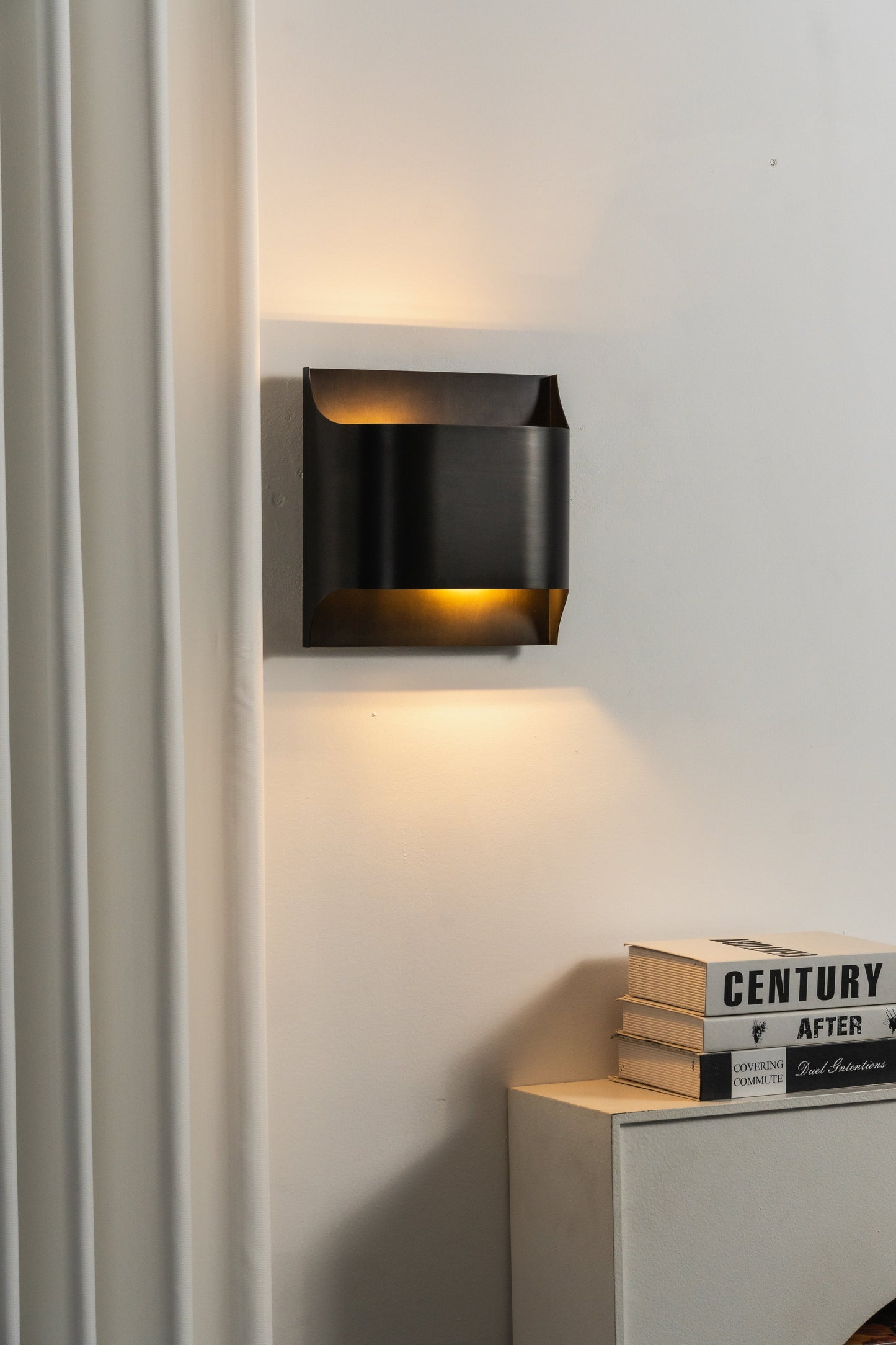 Leclerc Brass Wall Lamp - Elegant Design, Adjustable Light Direction