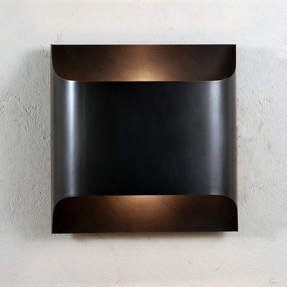 Leclerc Brass Wall Lamp - Elegant Design, Adjustable Light Direction