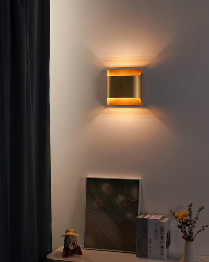 Leclerc Brass Wall Lamp - Elegant Design, Adjustable Light Direction