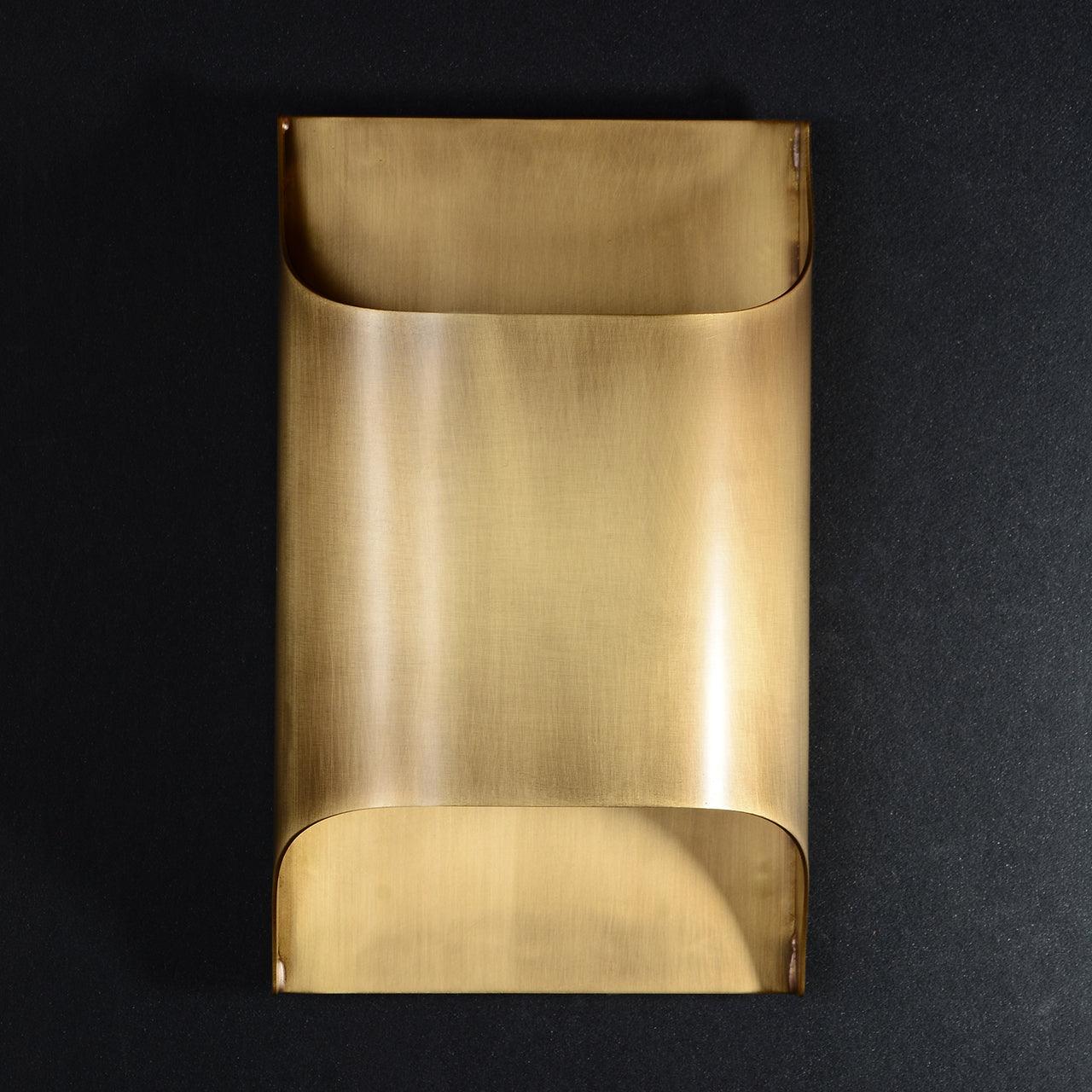 Leclerc Brass Wall Lamp - Elegant Design, Adjustable Light Direction