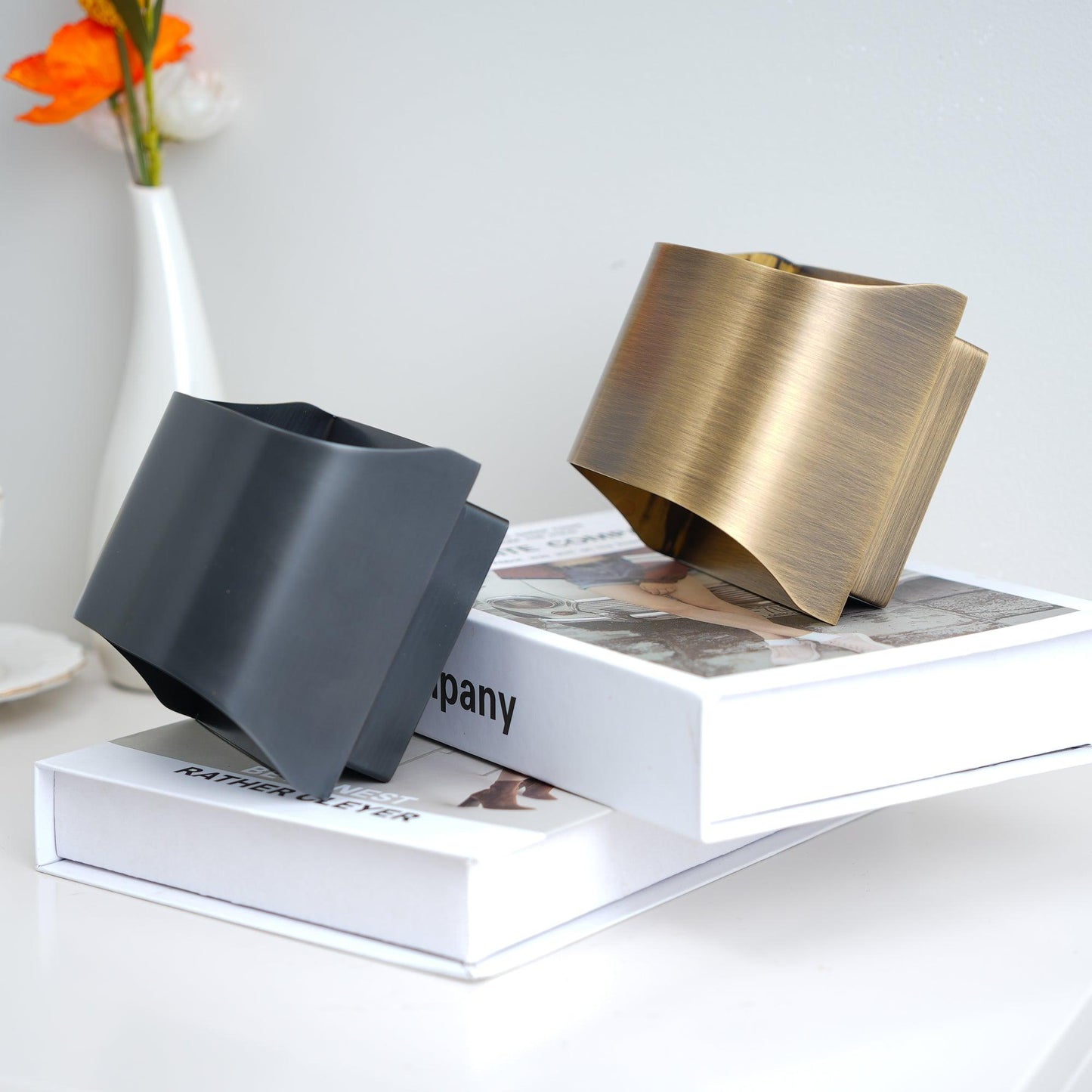 Leclerc Brass Wall Lamp - Elegant Design, Adjustable Light Direction