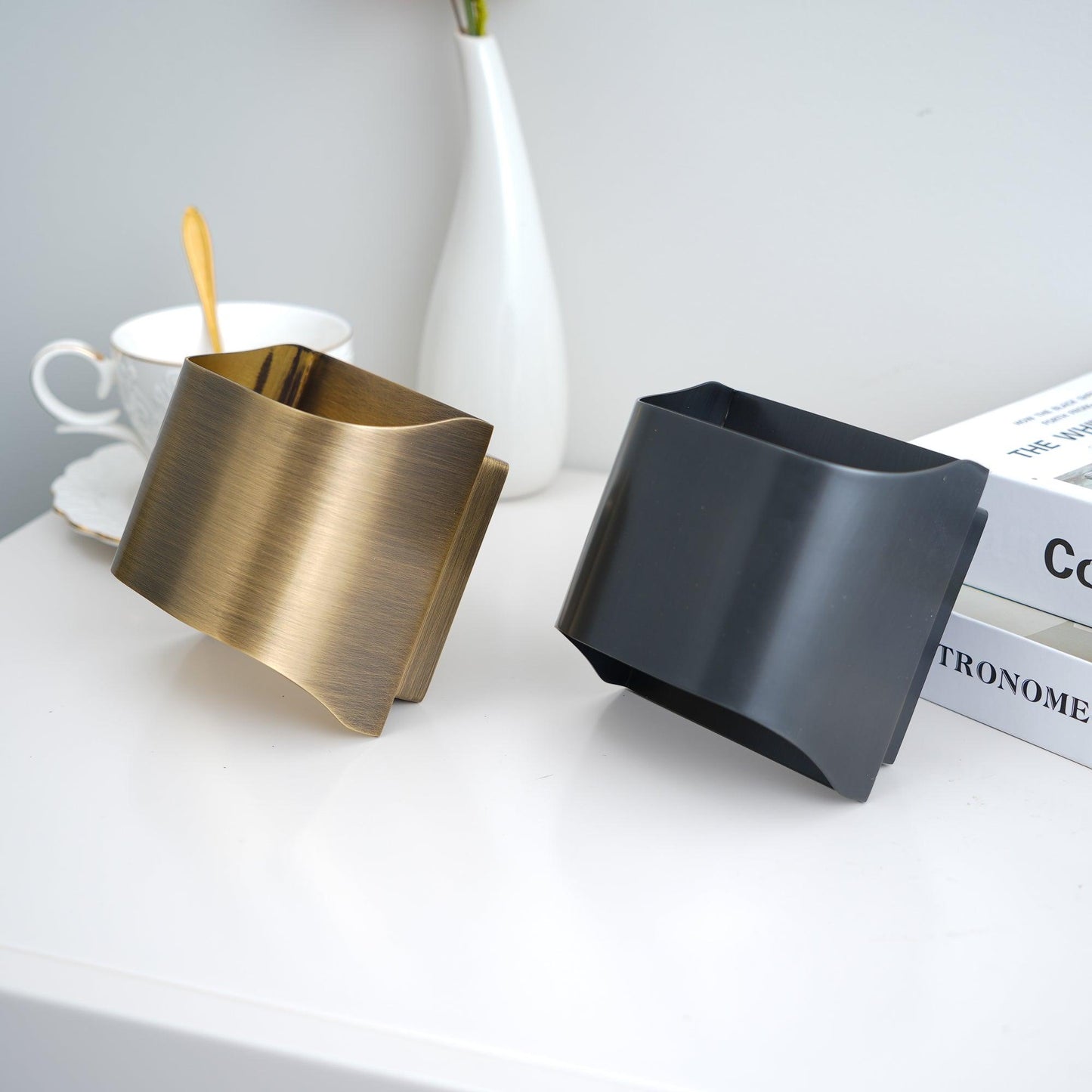 Leclerc Brass Wall Lamp - Elegant Design, Adjustable Light Direction