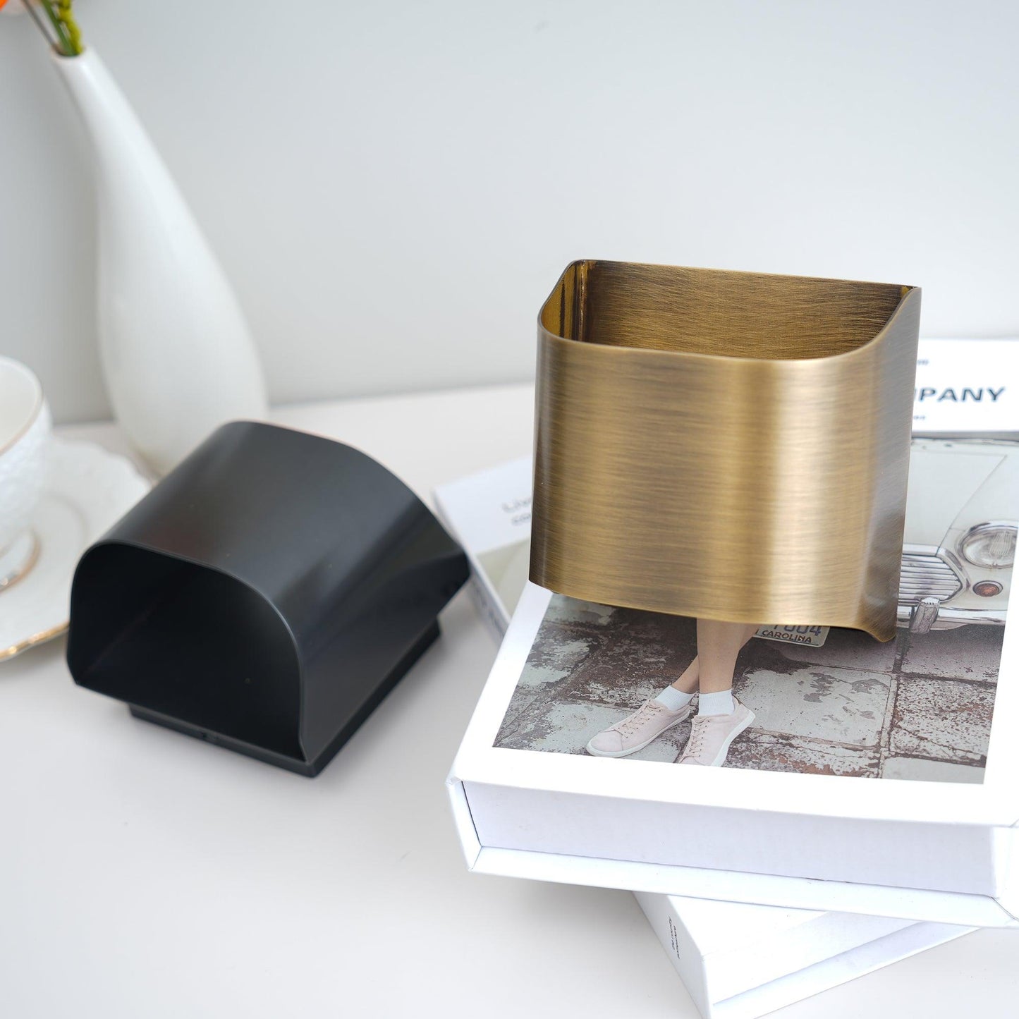 Leclerc Brass Wall Lamp - Elegant Design, Adjustable Light Direction