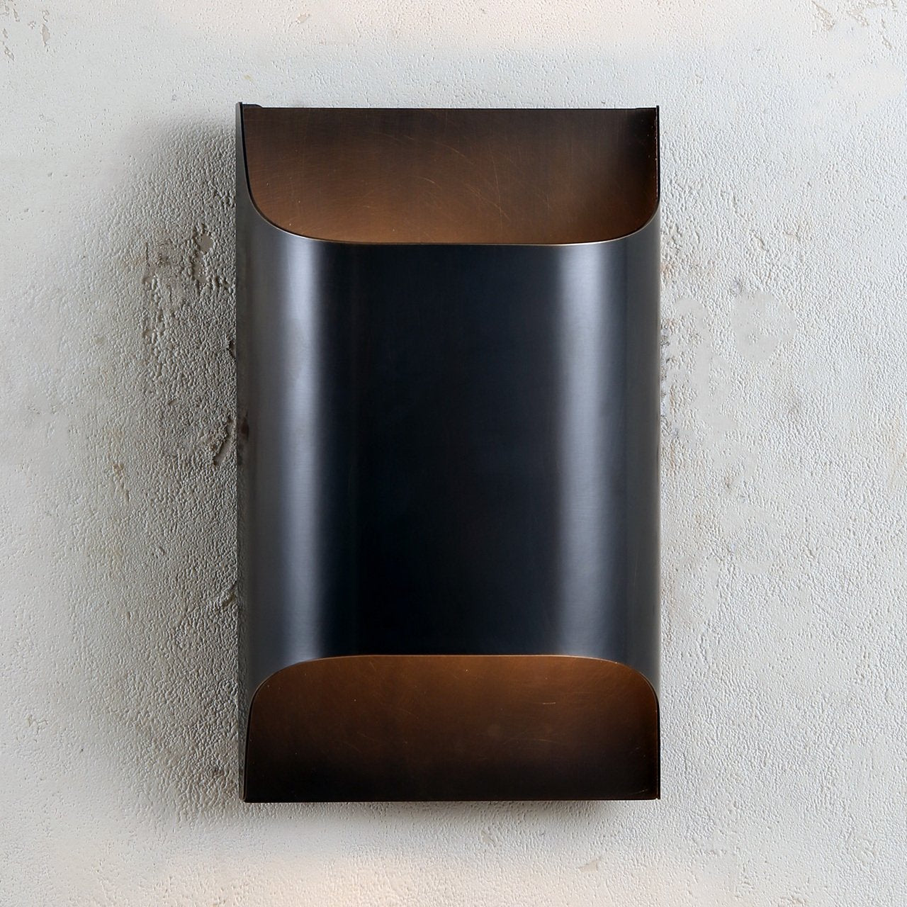 Leclerc Brass Wall Lamp - Elegant Design, Adjustable Light Direction