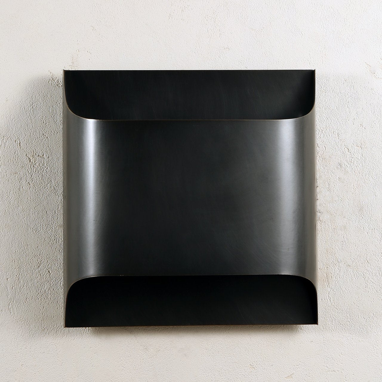 Leclerc Brass Wall Lamp - Elegant Design, Adjustable Light Direction
